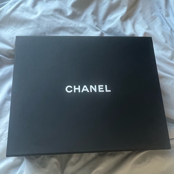 Chanel 2.55 classic small 225 white calfskin in gold hardware - Picture 9 of 11